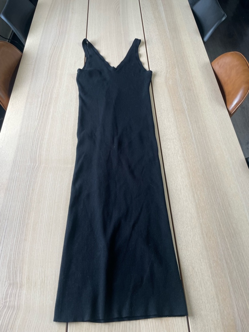 Aritzia Babaton Black Ribbed V-Neck Maxi Dress medium, The group Babaton